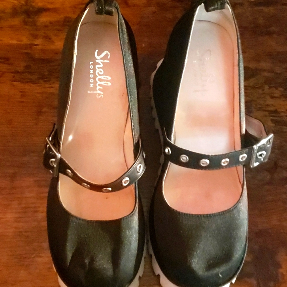 Platform black shellys heels